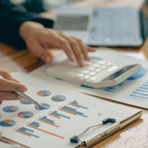 اكتشف كيف يمكن لـ برنامج محاسبة متكامل أن يحدث نقلة نوعية في إدارة شؤونك المالية، ويزيد من كفاءة عملك، ويدعم اتخاذ قراراتك الاستراتيجية.