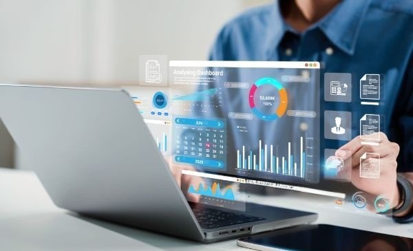 اكتشف كيف يمكن لـ برنامج محاسبة متكامل أن يحدث نقلة نوعية في إدارة شؤونك المالية، ويزيد من كفاءة عملك، ويدعم اتخاذ قراراتك الاستراتيجية.